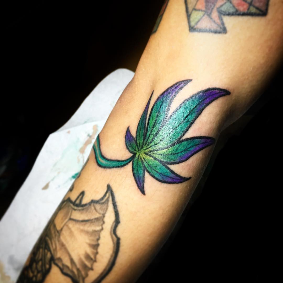 tatuaje cannabis214