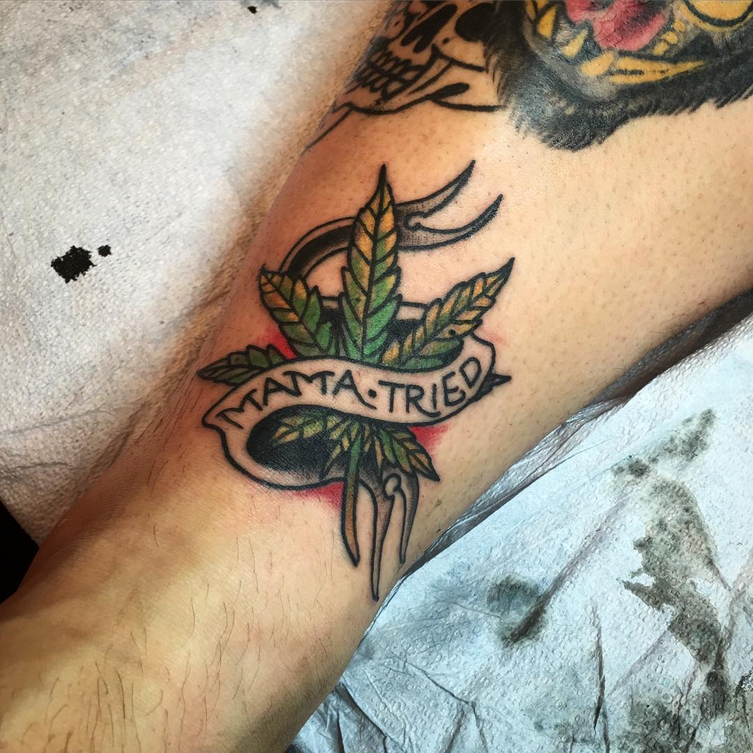 tatuaje cannabis235