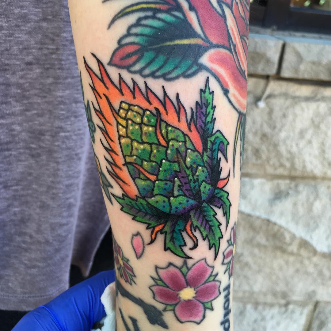 tatuaje cannabis256