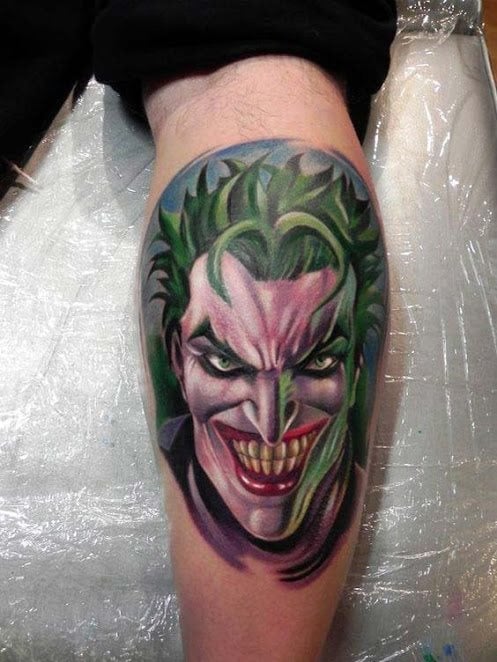 Tatuajes del Joker: Algunos con pistolas y cartas