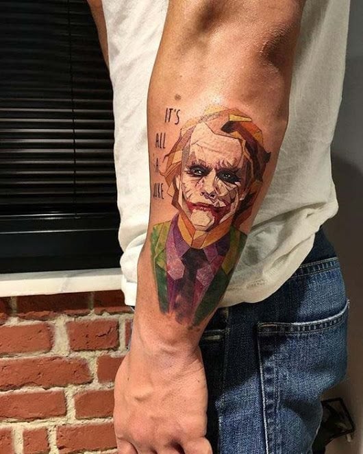 Tatuajes del Joker: Algunos con pistolas y cartas