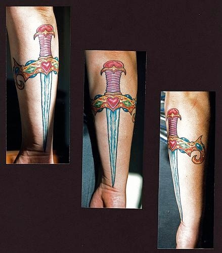 tatuaje cuchillo 550