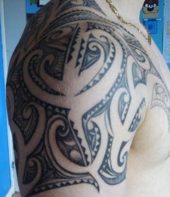 tatuaje hawaiano 1003
