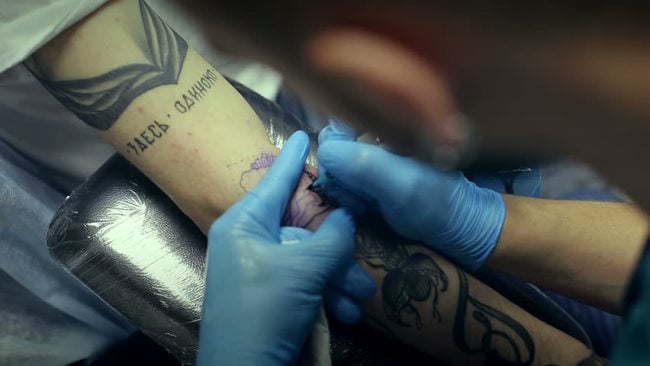 ¿Cuánto cuestan los tatuajes de manga completa o media manga?