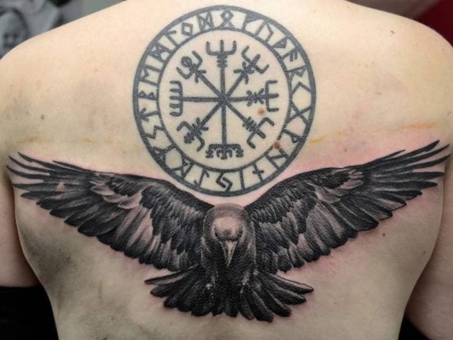 Significado de los 6 tatuajes de cuervos más populares