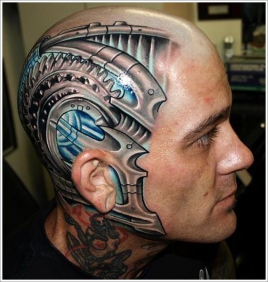 Diseo biomecnico en la cabeza de ste joven, una zona poco elegida para cualquier tatuaje, pero nos centraremos en el diseo en s
