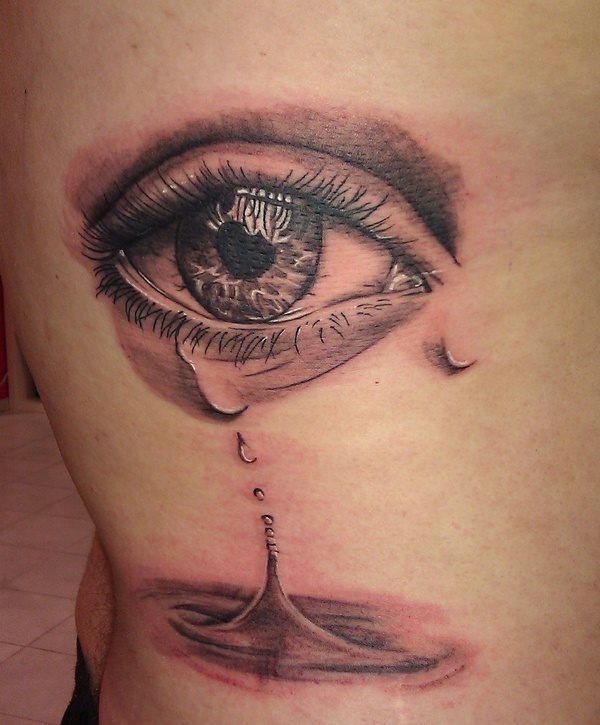 Tatuaje de un ojo llorando, un ojo hiper realista otra vez con unos brillos y una textura dificil de conseguir, ya que slo se ha utilizado el tono negro y blanco y con los colores se puede dar un efecto ms real an