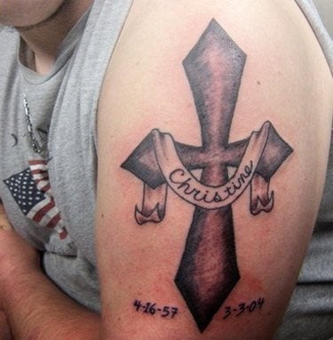 Featured image of post Tatuajes De Cruz Con Nombres Y Fechas Fascinantes tatuajes con cruces en la espalda
