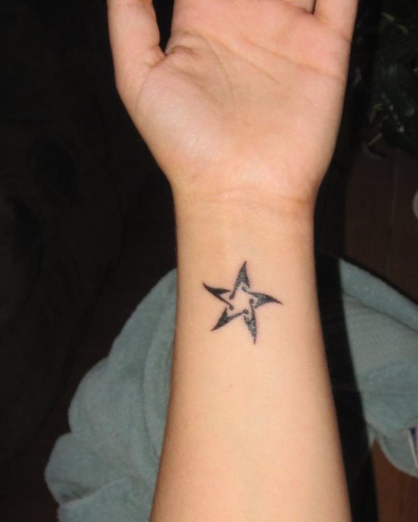 Ya era hora que vieramos un tatuaje compuesto solo por una sola estrella