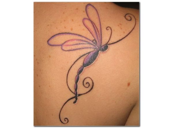 En este tatuaje, podemos ver un claro uso de contrastes de tonalidad, sobretodo en la zona derecha