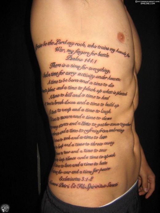 Este chico quería un tatuaje de verdad y por eso ha decidido plasmar el que podría ser un capítulo entero de un libro, una canción o un paseje bíblico, sea lo que sea, ha decidido hacerlo de gran tamaño y ocupando un ran espacio en su cuerpo