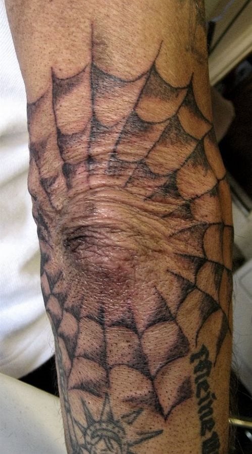 Los tatuajes en el codo han estado muy de moda durante un tiempo