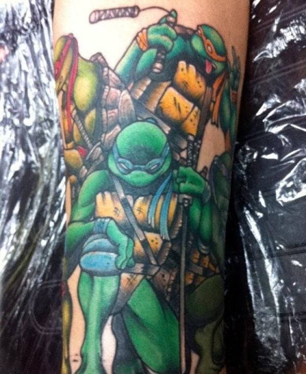 Las conocidas tortugas de la serie de televisin, las tortugas Ninja, son las protagonistas de este tatuaje