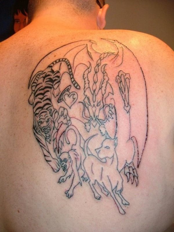 Para esta ocasin hemos escogido el tatuaje de este chico, el cual se decidi por una composicin de animales tpicos en la cultura china, como son el dragn, el tigre, el mono y el perro