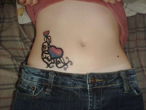 Los tatuajes de corazones son muy comunes en todas las partes del cuerpo
