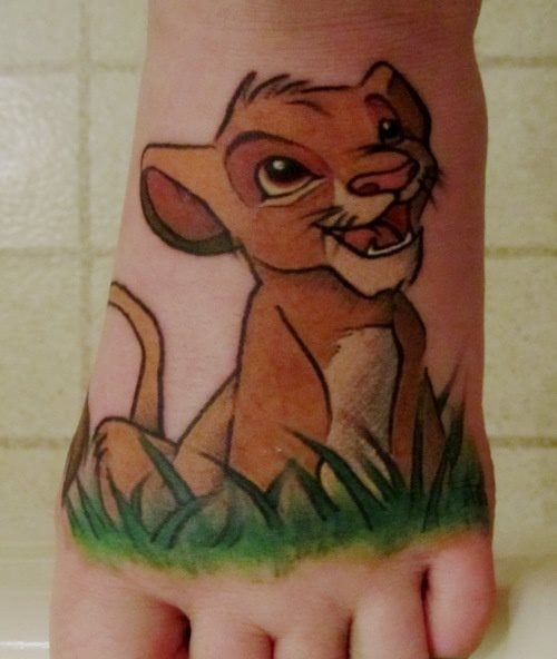 Tatuaje de Simba, el pequeo len que aparece en la pelcula del Rey Len
