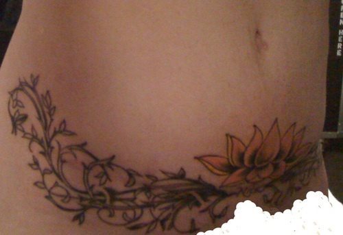 Tattoo en la parte baja de la barriga, un lugar bastante sexy