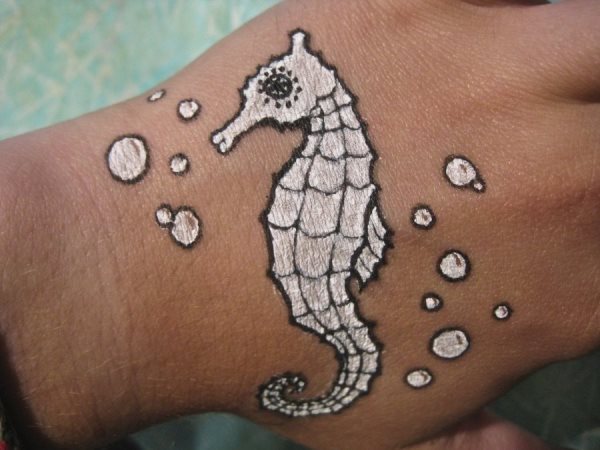 No es habitual el uso de la tinta blanca en los tatuajes, excepto si se trata de algunos toques para aportar iluminacin