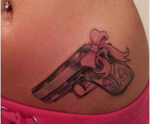 Femenino diseo de un arma con un lazo rosa