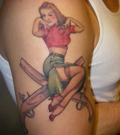 Es un tipo de pin up que no estamos tan acostumbrados a ver, ya que no tiene elementos identificativos de chica pin up como podran ser tatuajes, colores ms llamativos, rasgos de la cara ms grandes