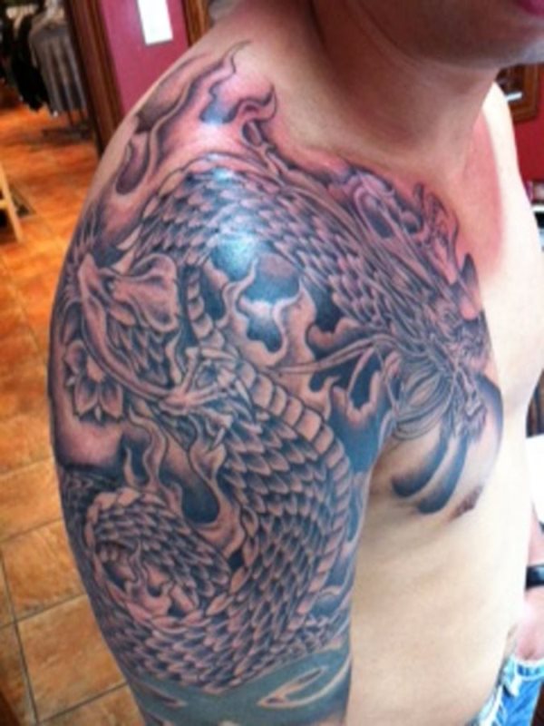 Los dragones son tambin un diseo muy elegido entre los que eligen el hombro para tatuarse