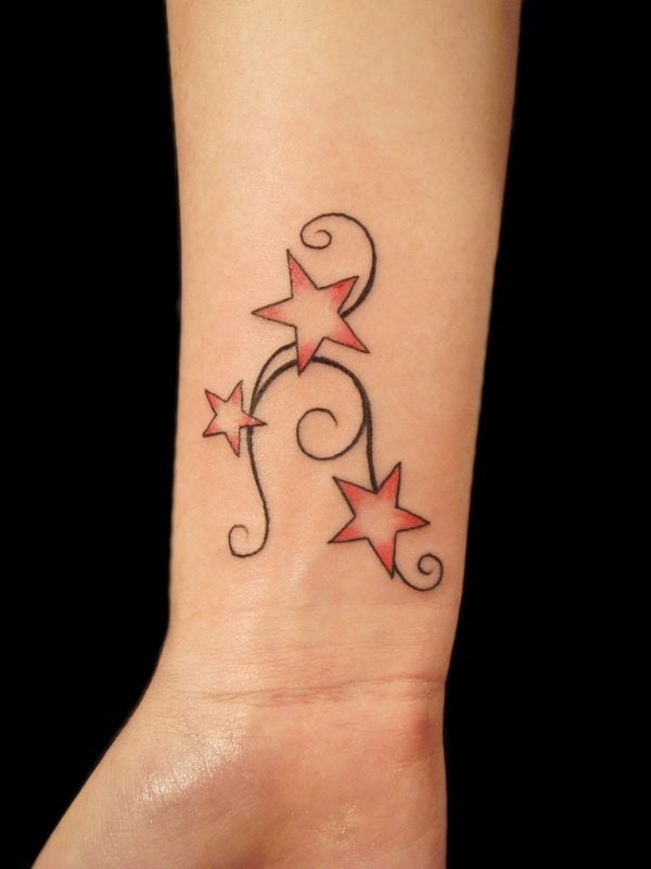 Las estrellas son otro elemento muy comn ene el mundo de los tatuajes