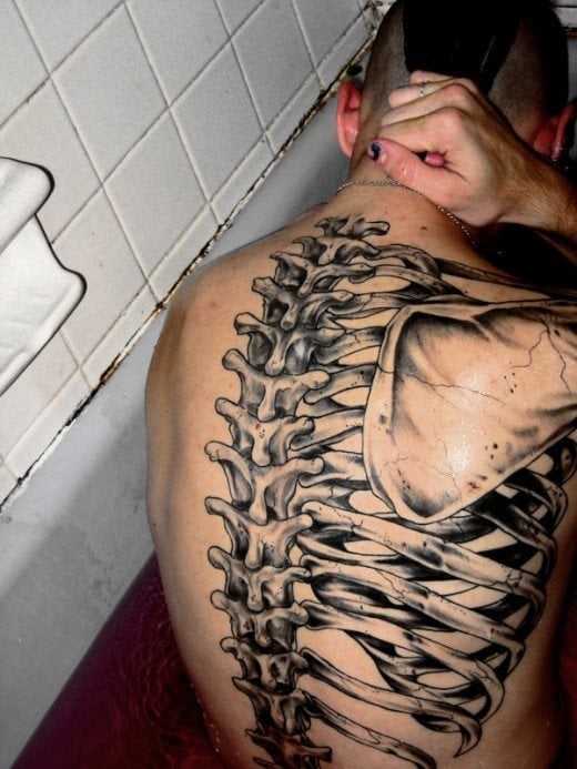 Este chico se ha querido tatuar justo lo que hay debajo de su piel y lo han conseguido