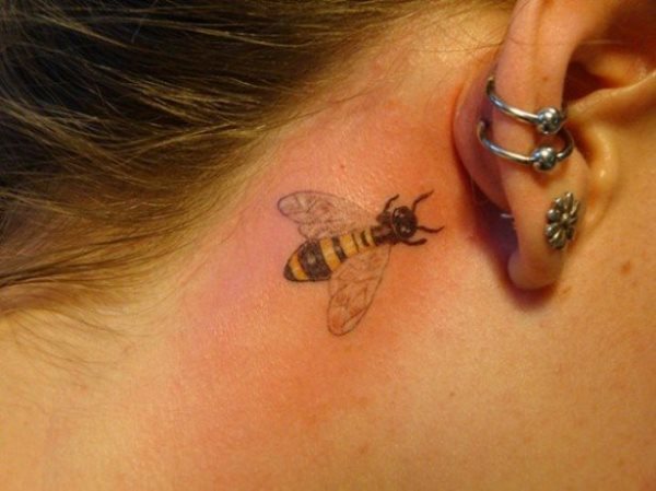 Galería de 58 tatuajes con avispas y abejas