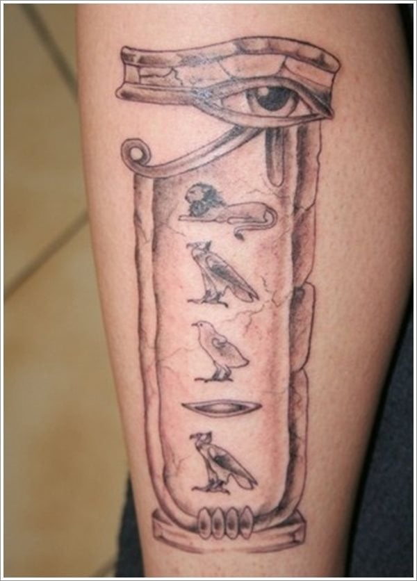 En este caso, el diseo es en la pierna y esta compuesto por varios smbolos del antiguo egipto