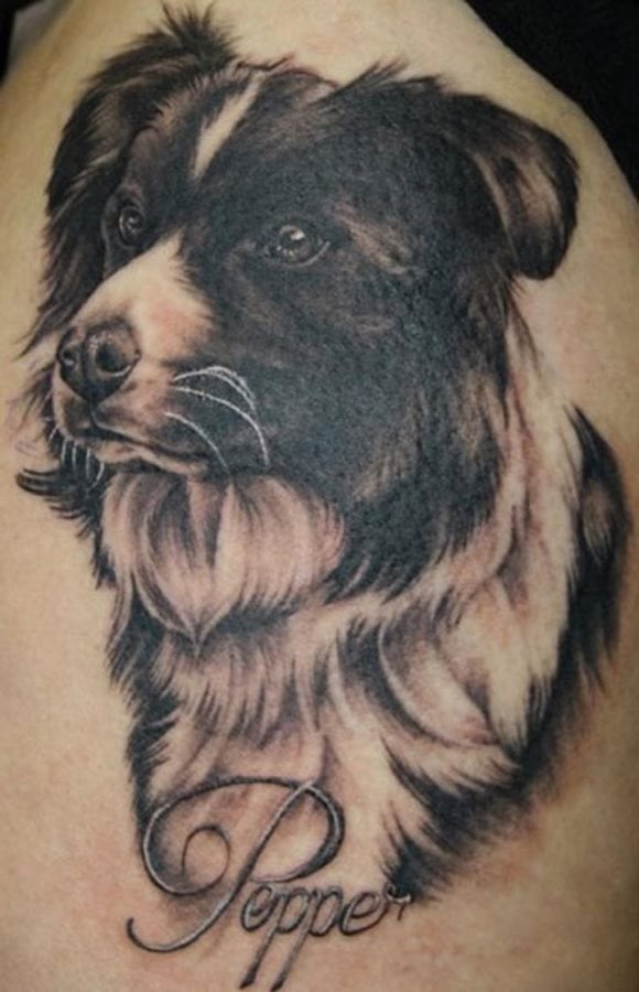 Tatuaje de una simpática mascota con un gran pelaje que se ha sabido plasmar en el tatuaje, el perro se debió llamar o se llama Popper, un bonito nombre para perro y un bonito tatuaje el que tenemos delante
