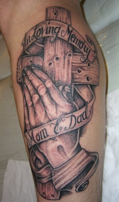 Tatuaje dedicado al padre y madre del portador
