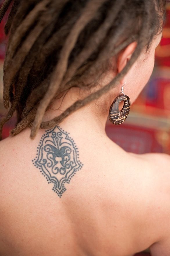 Hasta ahora no habamos includo ninguna tatuaje realizado de henna pero aqu tenemos uno