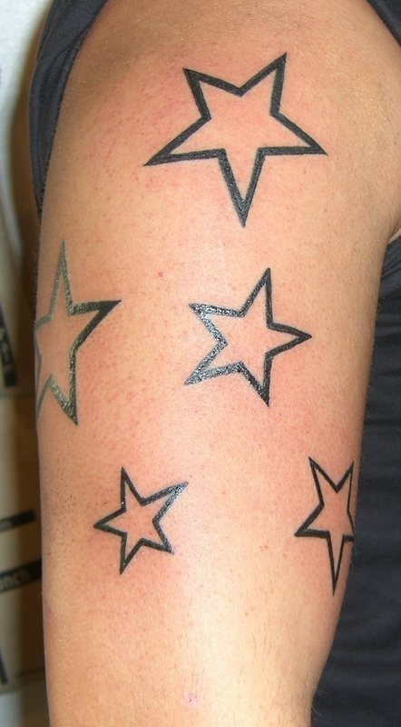 Diseo de varias estrellas en el brazo