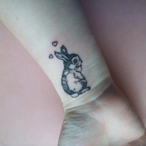 ¿Un conejo? Si os soy sincero, es la primera vez en mi vida que he visto un conejo tatuado