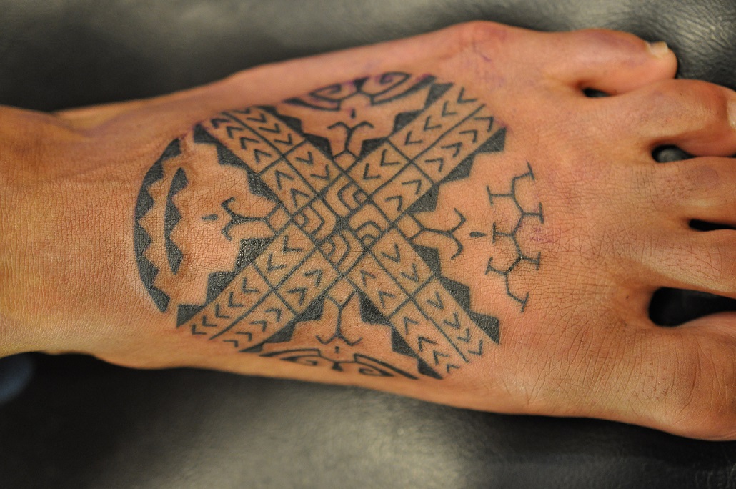 tatuaje hawaiano 142