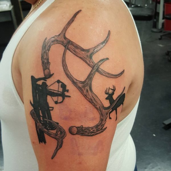 tatuaje caza cazador 483