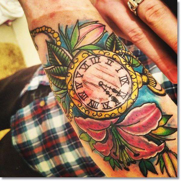 tatuaje reloj de bolsillo 207