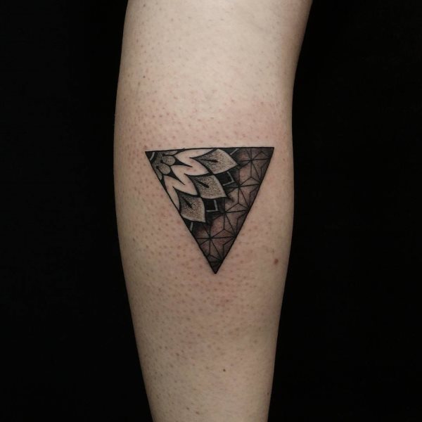 tatuaje triangulo 173