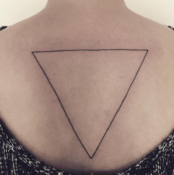 tatuaje triangulo 33