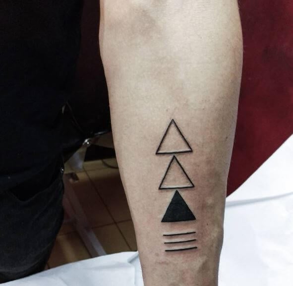 tatuaje triangulo 47