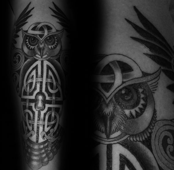 tatuaje buho celta para hombre 12