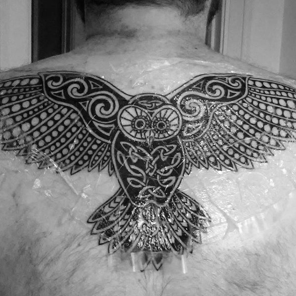 tatuaje buho celta para hombre 20