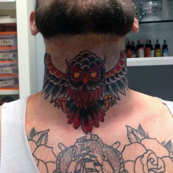 tatuaje buho cuello para hombre 04