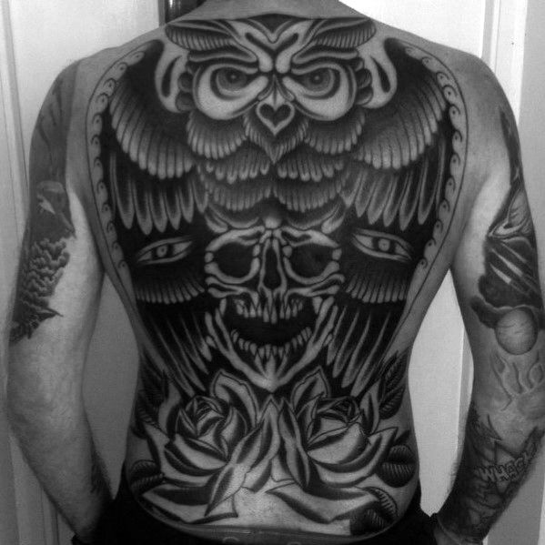 tatuaje buho espalda para hombre 17