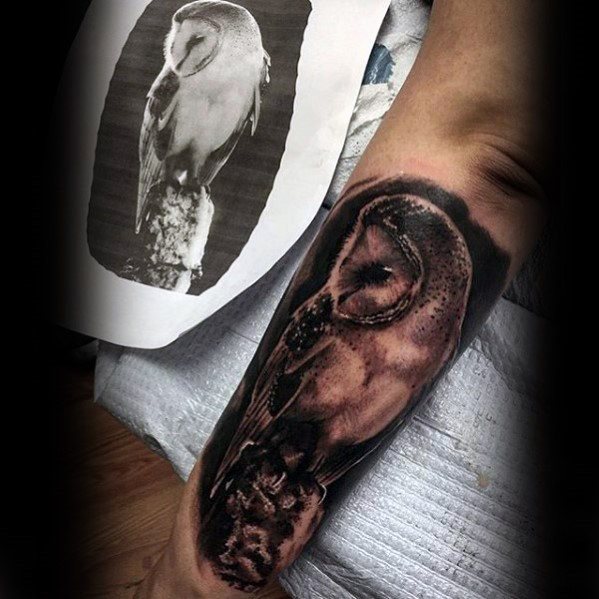 tatuaje buho realista para hombre 28