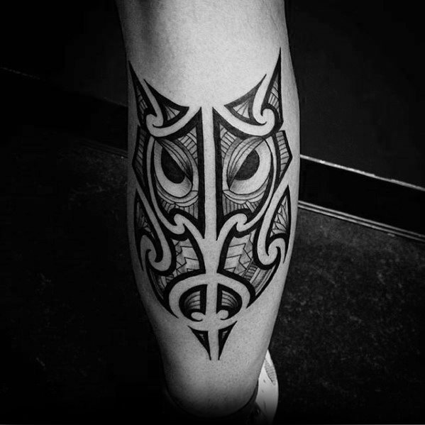 tatuaje buho tribal para hombre 17