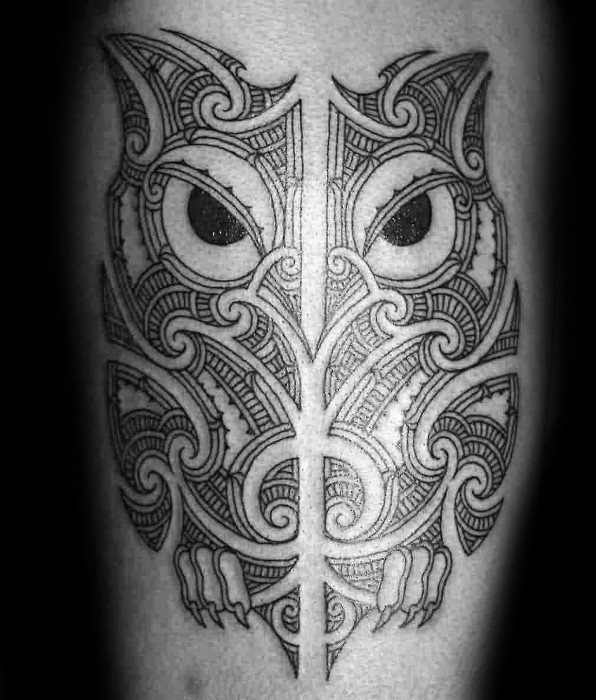 tatuaje buho tribal para hombre 21