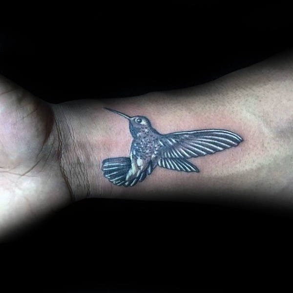 tatuaje colibri para hombre 45