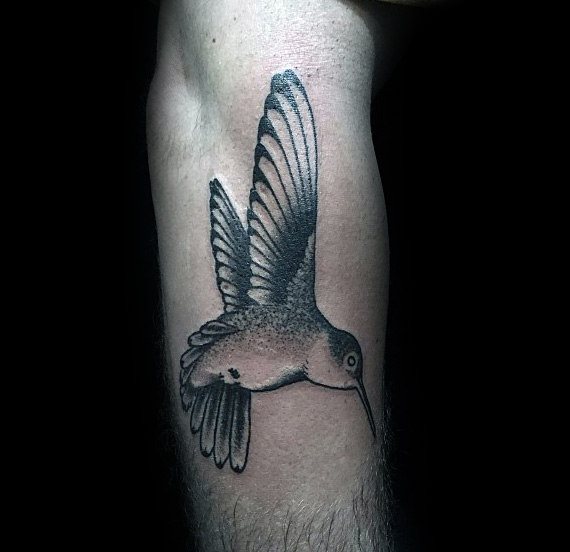 tatuaje colibri para hombre 59