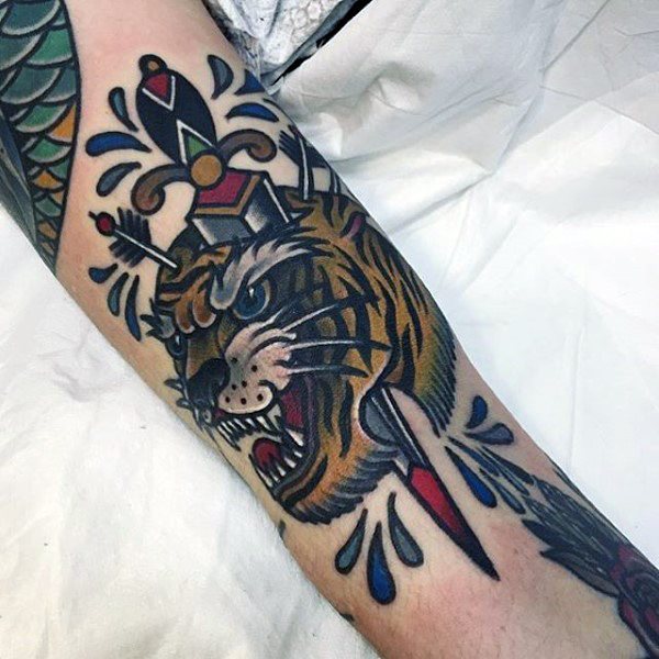 71 Tatuajes de machetes, cuchillos y dagas: Galería